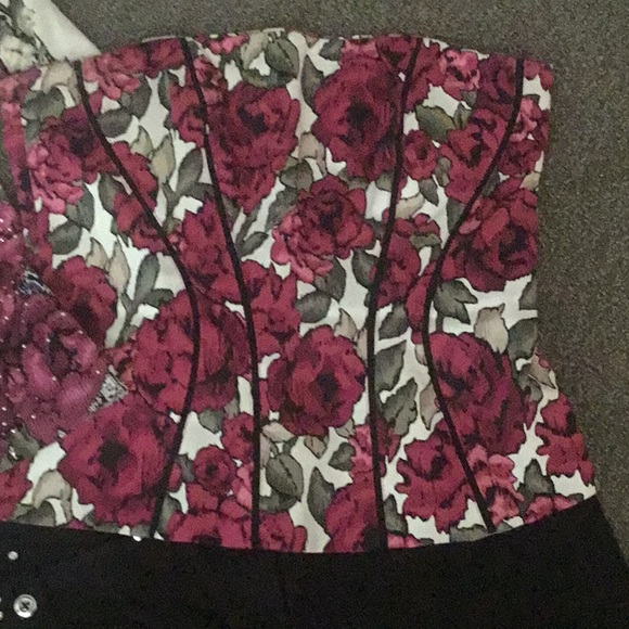 White House Black Market Outfit - Picture 2 of 10